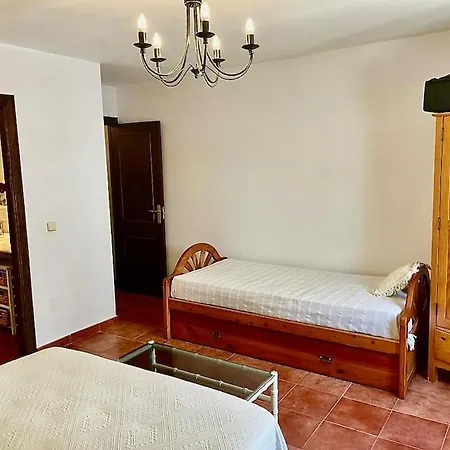 Hermosa Casita De Pueblo Con Piscina En