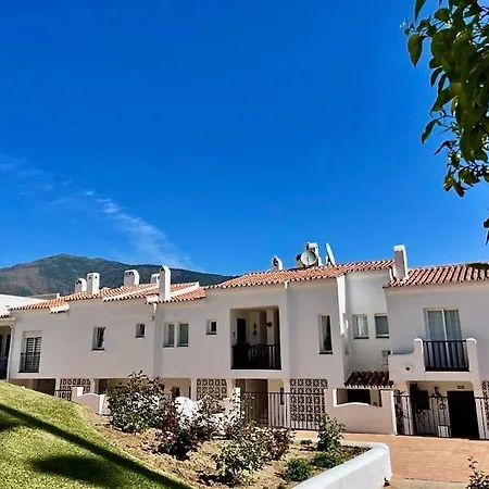 Hermosa Casita De Pueblo Con Piscina En *