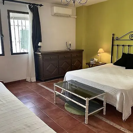 Hermosa Casita De Pueblo Con Piscina En *