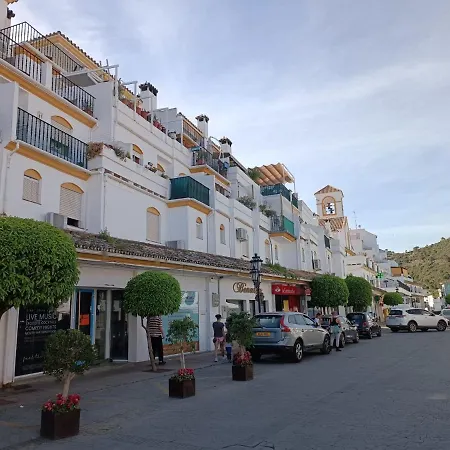 Hermosa Casita De Pueblo Con Piscina En