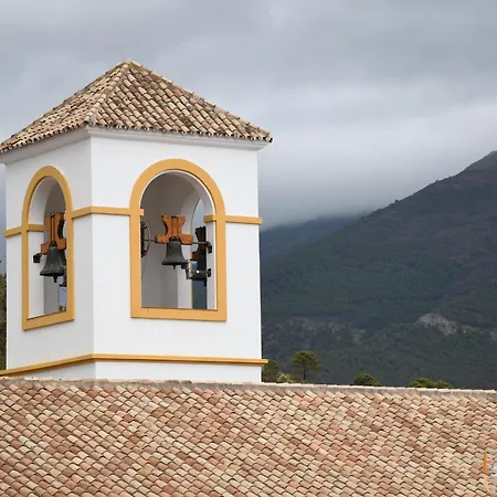 Hermosa Casita De Pueblo Con Piscina En